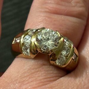Elegant Gold Diamond Ring